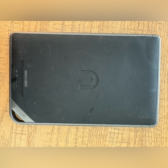 Barnes & Noble Nook Tablet
Model: BNRV200 WORKS - Picture 6 of 6